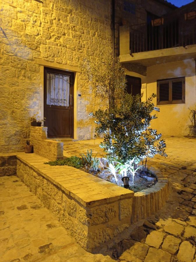 Casa Vacanze Borgo Gulini Da Anna Petralia Soprana Exterior photo